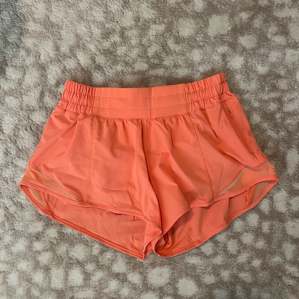 Lululemon Hotty Hot shorts size 4 low rise 2.5 inch